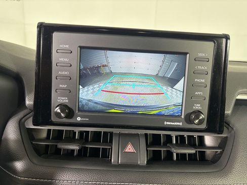 Used 2022 Toyota RAV4 XLE w/ Convenience Package AWD/4WD image 16