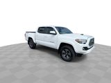 Used 2018 Toyota Tacoma TRD Sport image 2