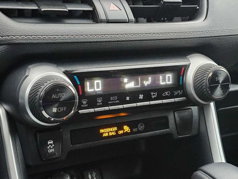 Used 2019 Toyota RAV4 XLE image 31