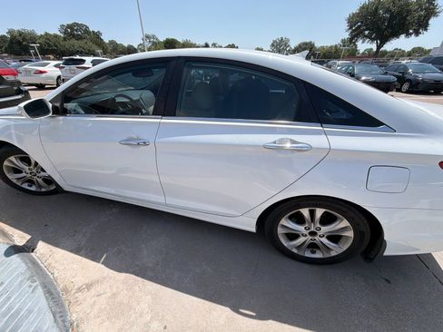 Used 2011 Hyundai Sonata Limited w/ Navigation Pkg 5 FWD image 4