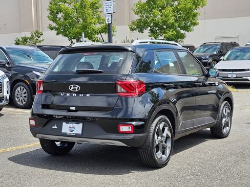 Used 2025 Hyundai Venue SEL image 7