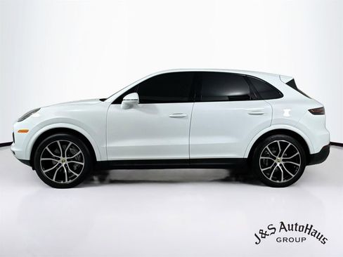 Used 2023 Porsche Cayenne Platinum Edition AWD/4WD image 4
