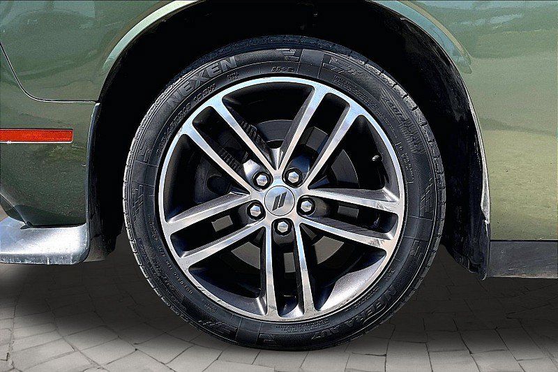 Used 2019 Dodge Challenger SXT AWD/4WD image 7