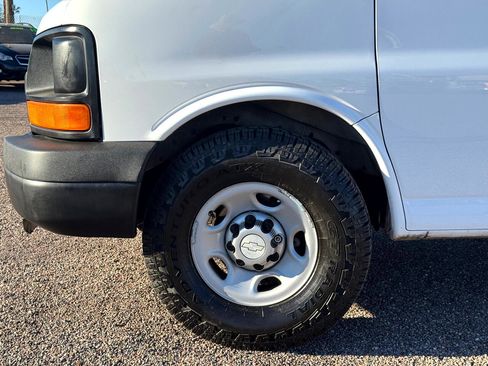 Used 2016 Chevrolet Express 2500 image 11