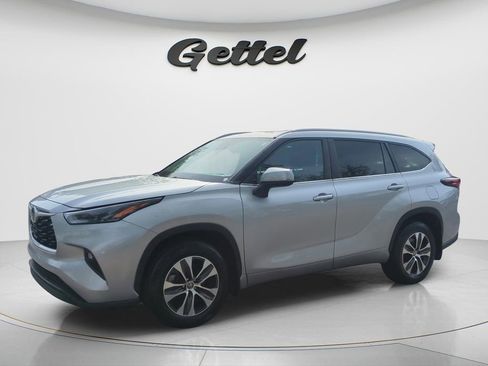 Certified 2024 Toyota Highlander XLE AWD/4WD image 1