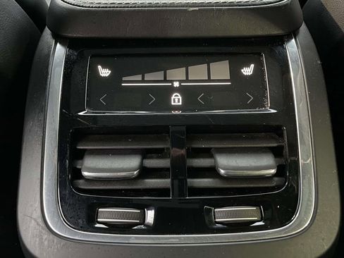 Used 2020 Volvo XC90 T8 R-Design image 4