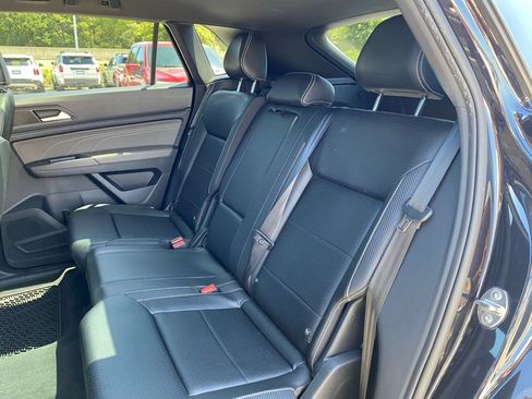 Used 2022 Volkswagen Atlas Cross Sport SE FWD image 25