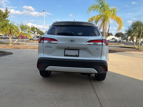 Used 2024 Toyota Corolla Cross LE image 8