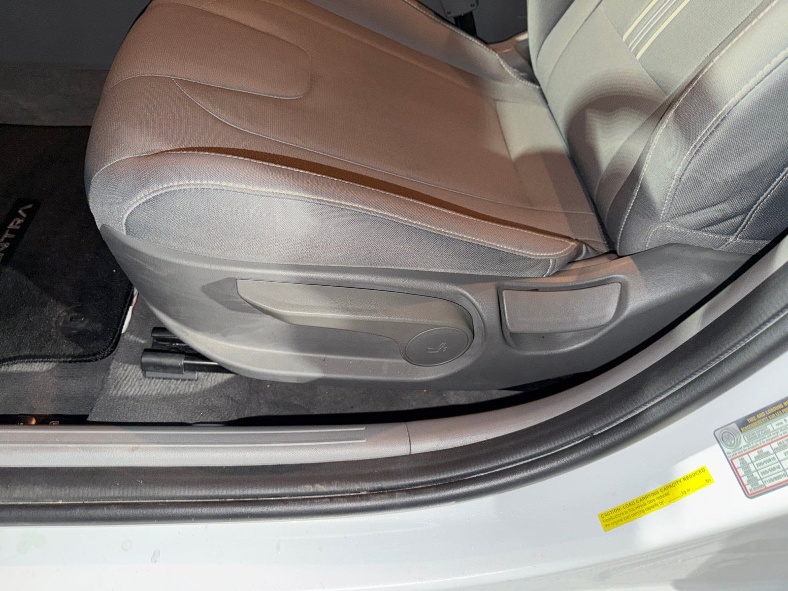 Used 2021 Hyundai Elantra SEL FWD image 14
