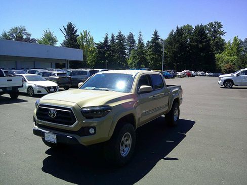 Used 2020 Toyota Tacoma SR5 AWD/4WD image 1