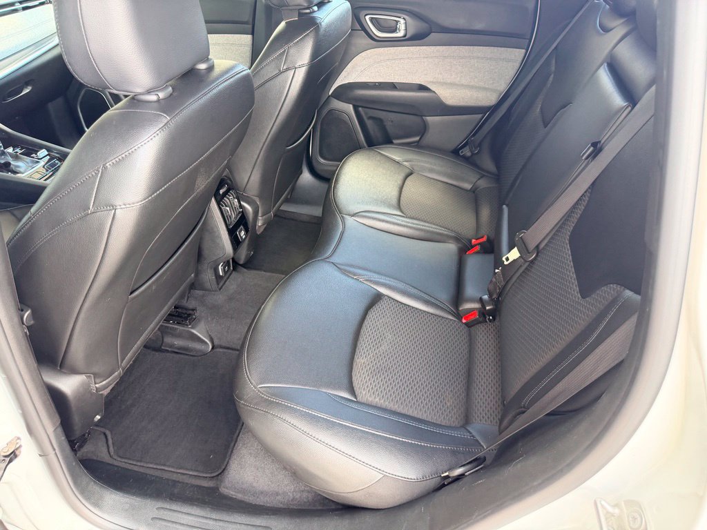 Used 2024 Jeep Compass Latitude AWD/4WD image 28
