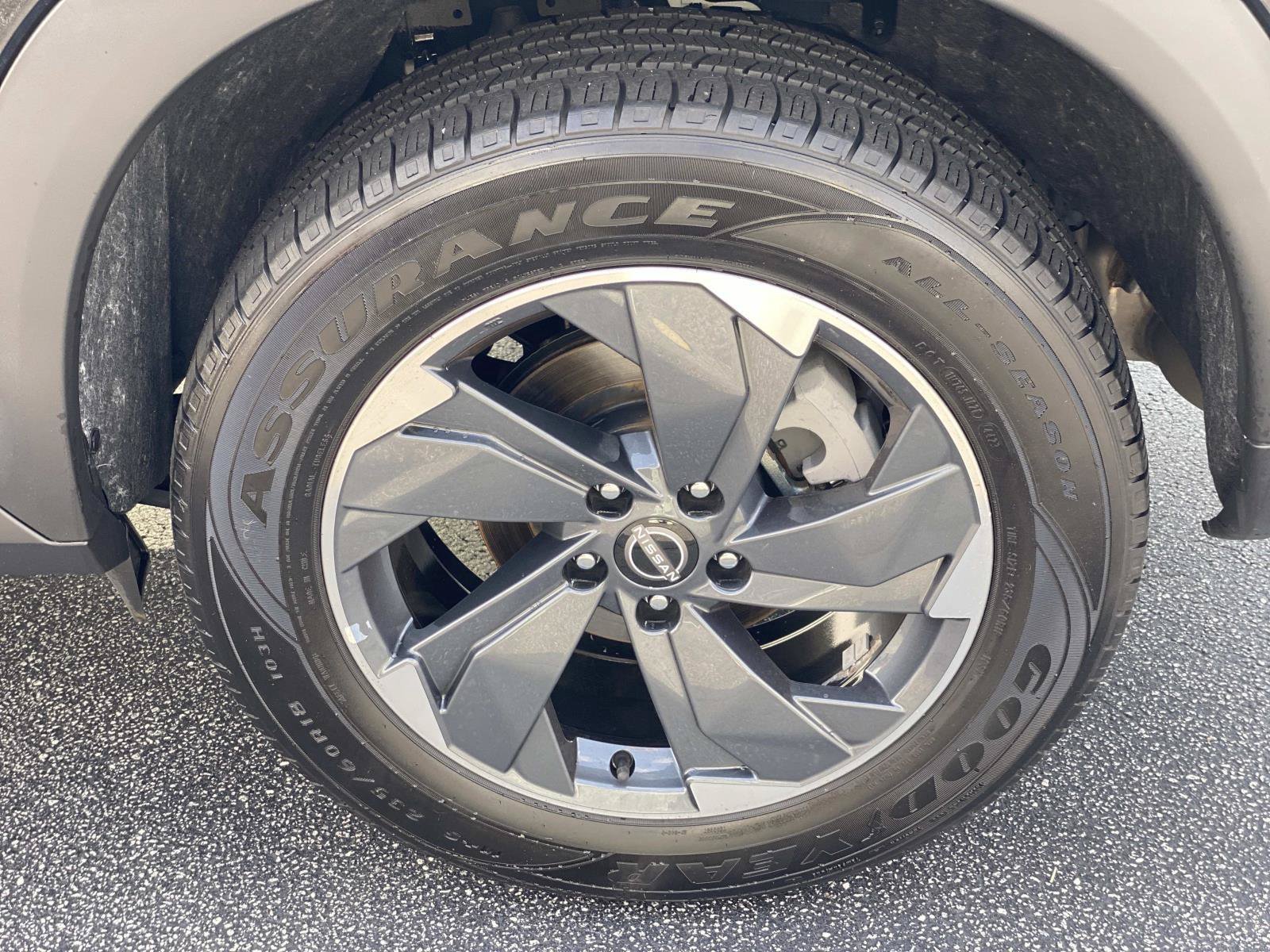 Used 2025 Nissan Rogue SV FWD image 14