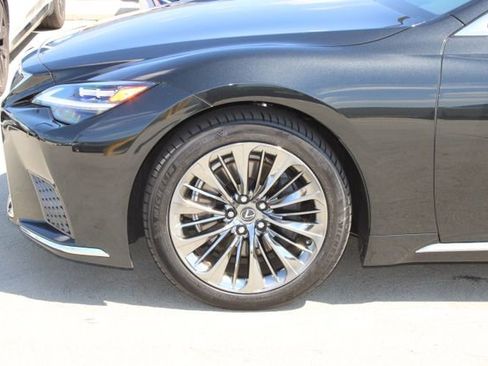 Certified 2022 Lexus LS 500 w/ Accessory Package (Z2) RWD image 4