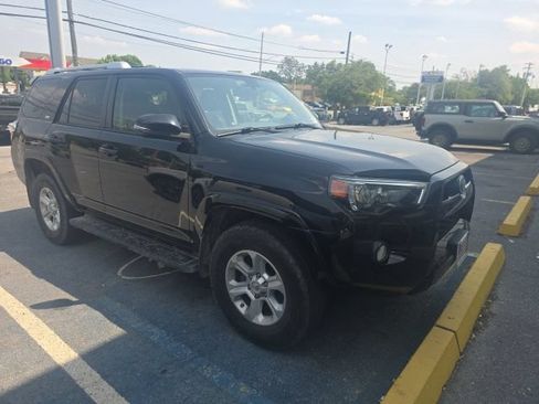 Used 2018 Toyota 4Runner SR5 Premium AWD/4WD image 2