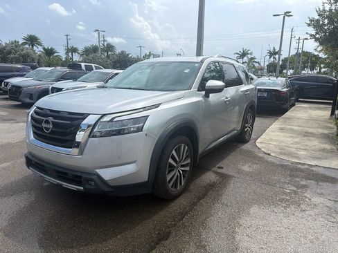 Used 2022 Nissan Pathfinder Platinum w/ Cargo Package AWD/4WD image 3