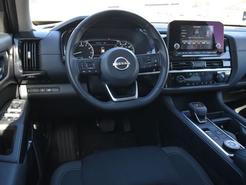 Used 2025 Nissan Pathfinder SV AWD/4WD image 19