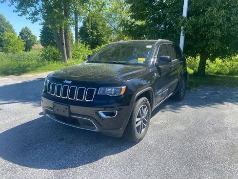 Used 2020 Jeep Grand Cherokee Laredo w/ Quick Order Package 2BN North AWD/4WD image 3