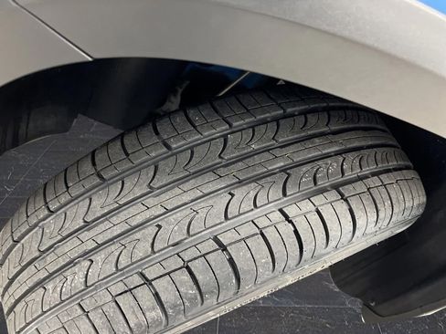 Used 2023 Volkswagen Taos SE w/ Black Wheel Package image 34