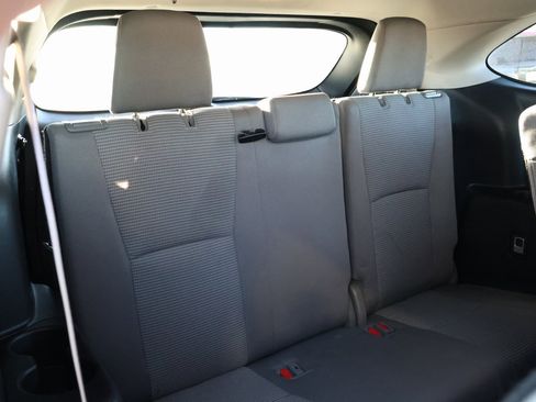 Used 2023 Toyota Highlander L image 32