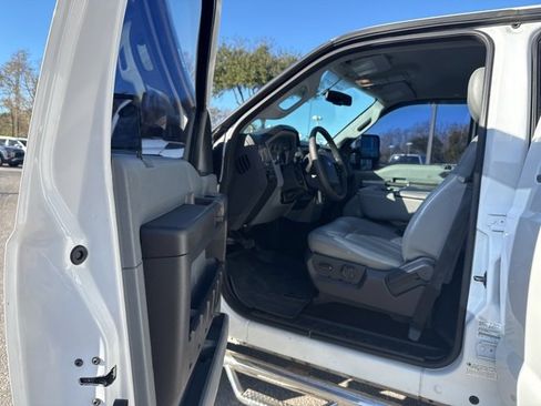 Used 2015 Ford F250 XLT w/ XLT Value Package image 12