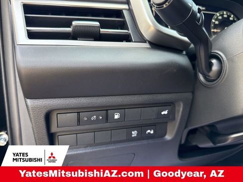 New 2025 Mitsubishi Outlander SE image 12
