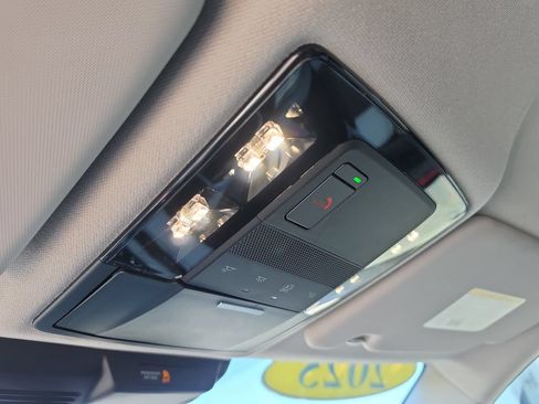 Used 2025 Mitsubishi Outlander SE FWD image 29