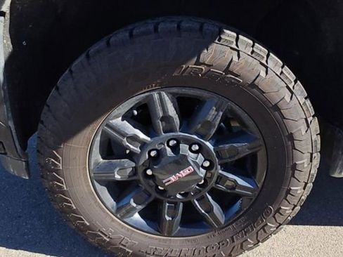 Used 2024 GMC Sierra 3500 AT4 w/ AT4 Premium Plus Package image 7