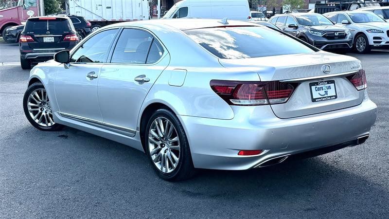Used 2013 Lexus LS 460 w/ Comfort Pkg RWD image 4