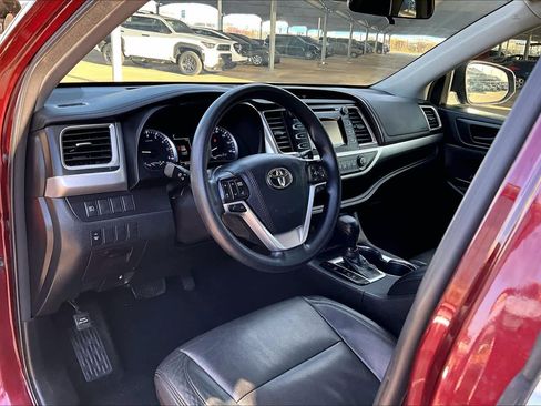 Used 2018 Toyota Highlander Plus image 15