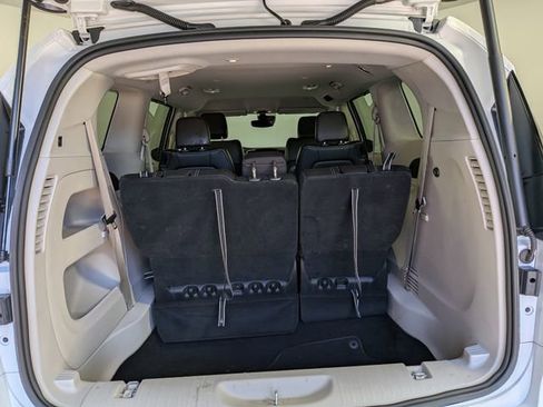 Used 2024 Chrysler Pacifica Touring-L FWD image 14