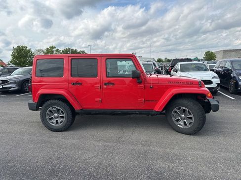 Used 2015 Jeep Wrangler Unlimited Rubicon w/ Connectivity Group AWD/4WD image 13