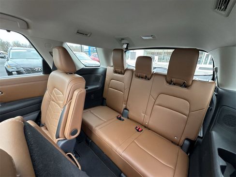 Used 2023 Nissan Pathfinder Platinum image 24