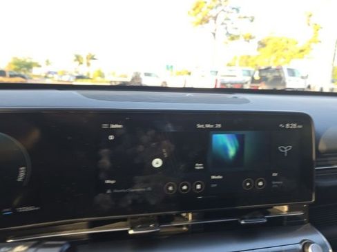 Used 2025 Hyundai Kona Limited image 11