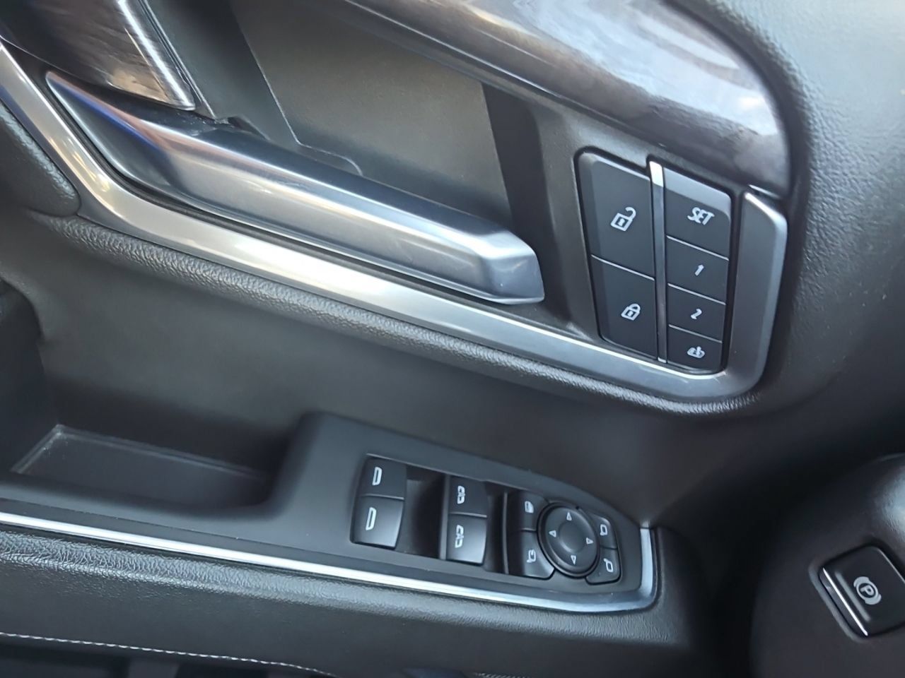 Used 2024 Chevrolet Silverado 1500 LTZ w/ LTZ Premium Package AWD/4WD image 17
