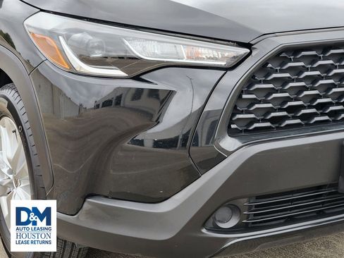 Used 2023 Toyota Corolla Cross LE image 9