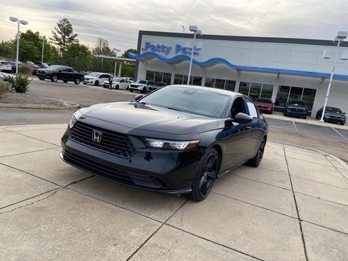 Used 2023 Honda Accord Sport image 4