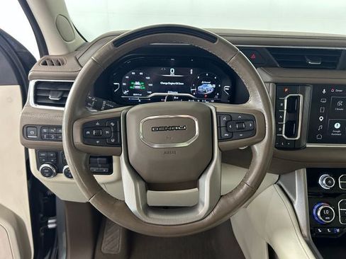 Used 2023 GMC Yukon Denali w/ Denali Reserve Package AWD/4WD image 14