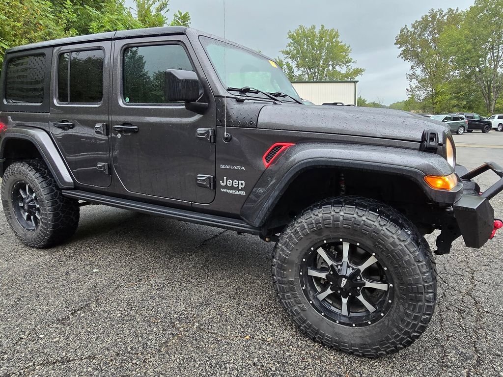 Used 2018 Jeep Wrangler Unlimited Sahara w/ Cold Weather Group AWD/4WD image 11
