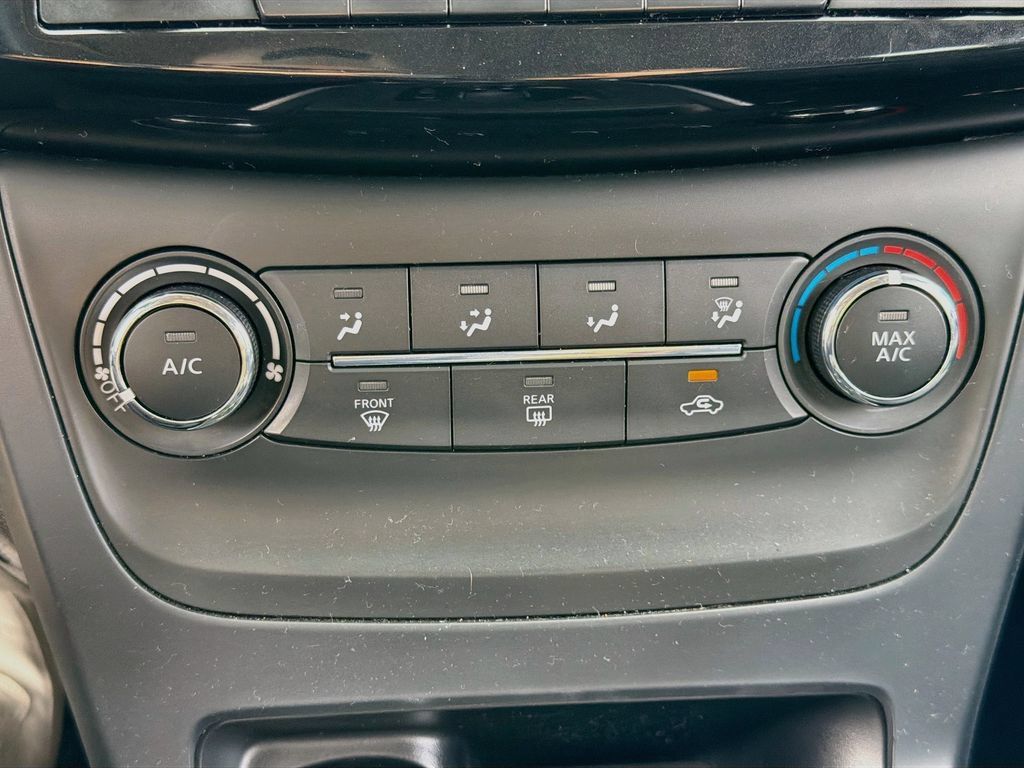 Used 2017 Nissan Sentra SV w/ Style Package FWD image 17