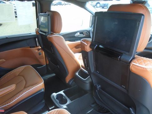 Certified 2024 Chrysler Pacifica Pinnacle image 13