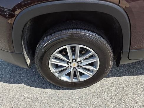 Used 2023 Chevrolet Traverse LT FWD image 15