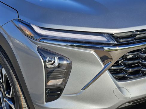 New 2026 Chevrolet Trax RS w/ Sunroof Package FWD image 10
