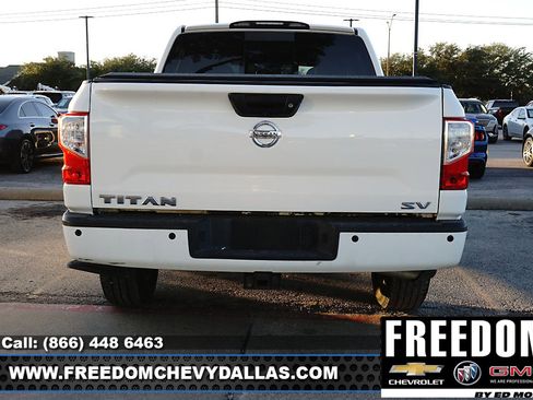 Used 2018 Nissan Titan SV w/ SV Convenience Package image 6