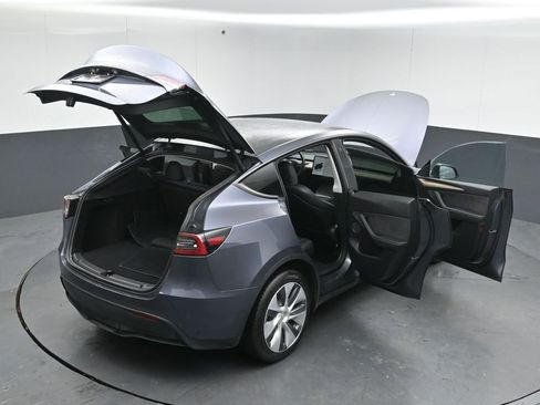 Used 2023 Tesla Model Y Long Range image 47