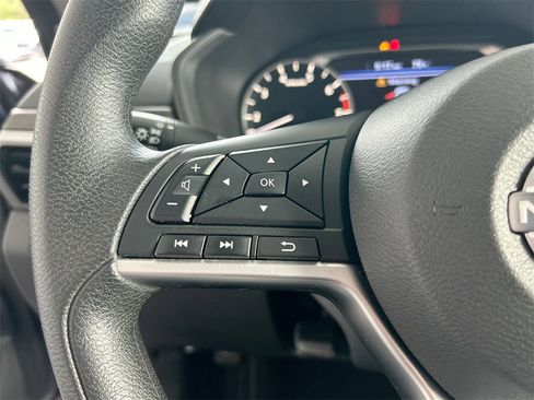 Used 2024 Nissan Altima 2.5 SV image 18