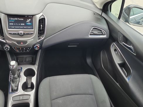 Used 2018 Chevrolet Cruze LT FWD image 16
