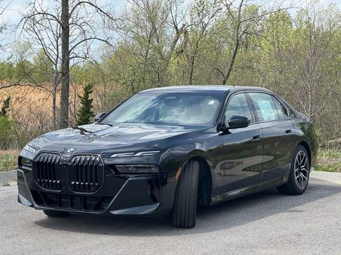 New 2026 BMW 760i xDrive w/ Premium Package AWD/4WD image 3