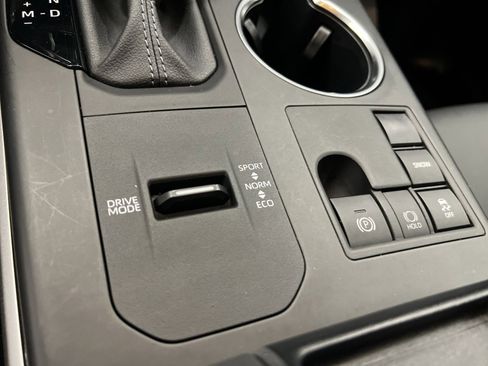 Used 2024 Toyota Highlander XLE image 29