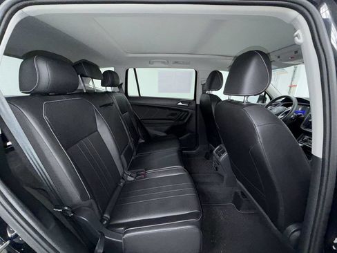 Used 2024 Volkswagen Tiguan SE w/ Panoramic Sunroof Package AWD/4WD image 7