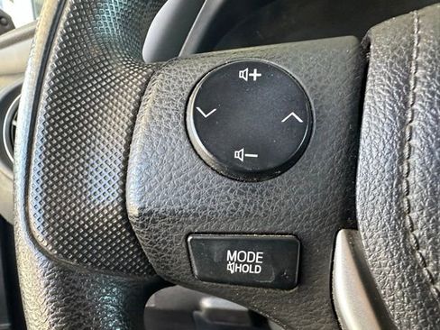 Used 2018 Toyota Corolla LE image 18